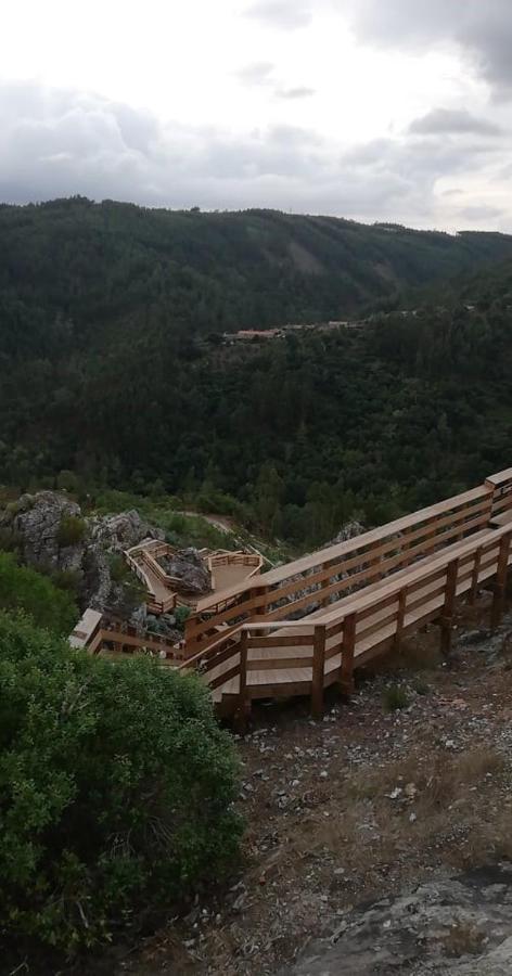 Chez Louise: Onde A Serra Beija O Ceu Lousã Eksteriør billede